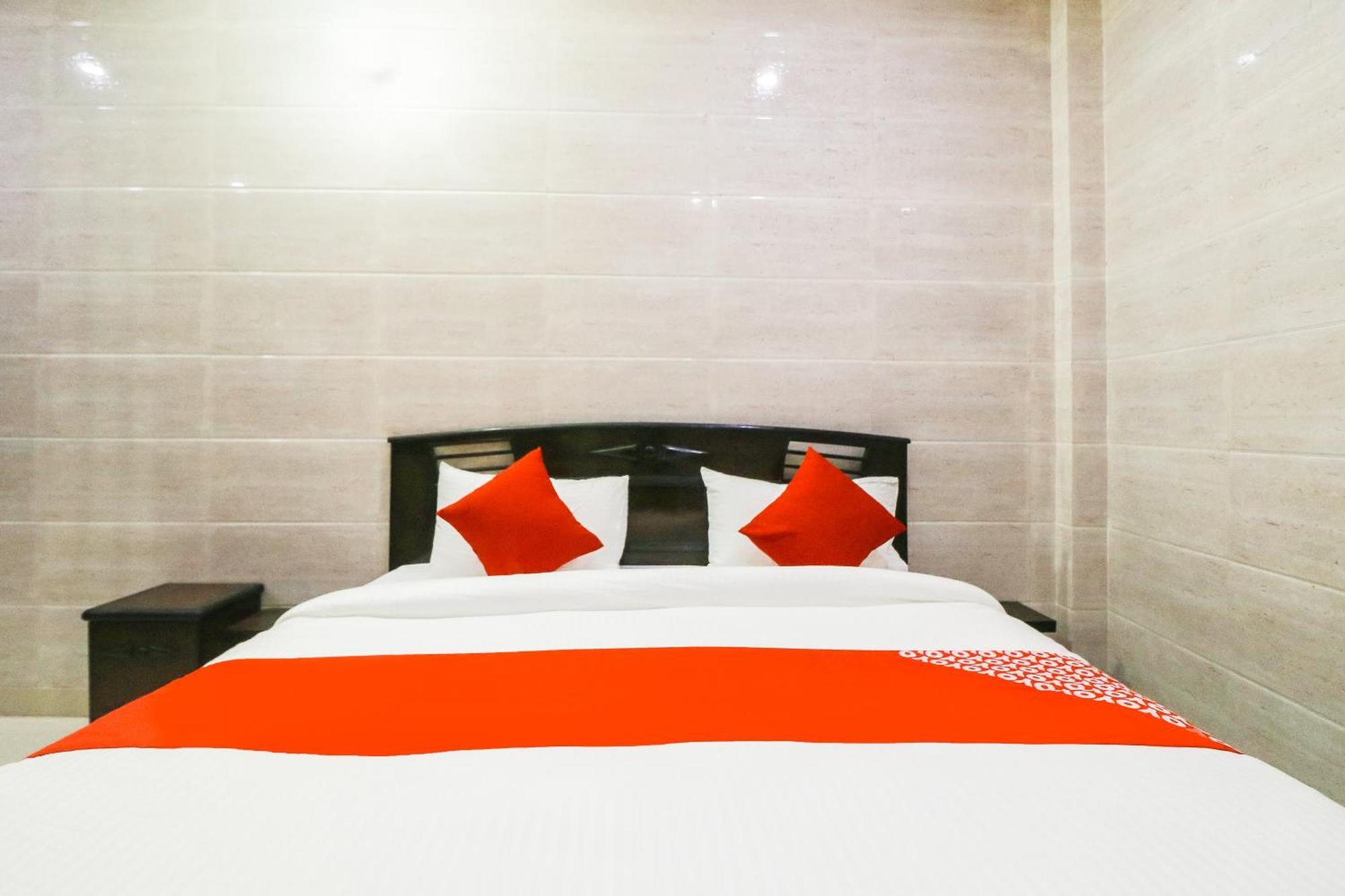 Hotel O Mayur Palace Narela Kültér fotó